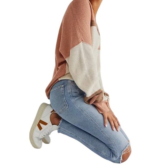 Free People Raw High Rise Jeans in Sweet Blue NWT - Picture 3 of 15